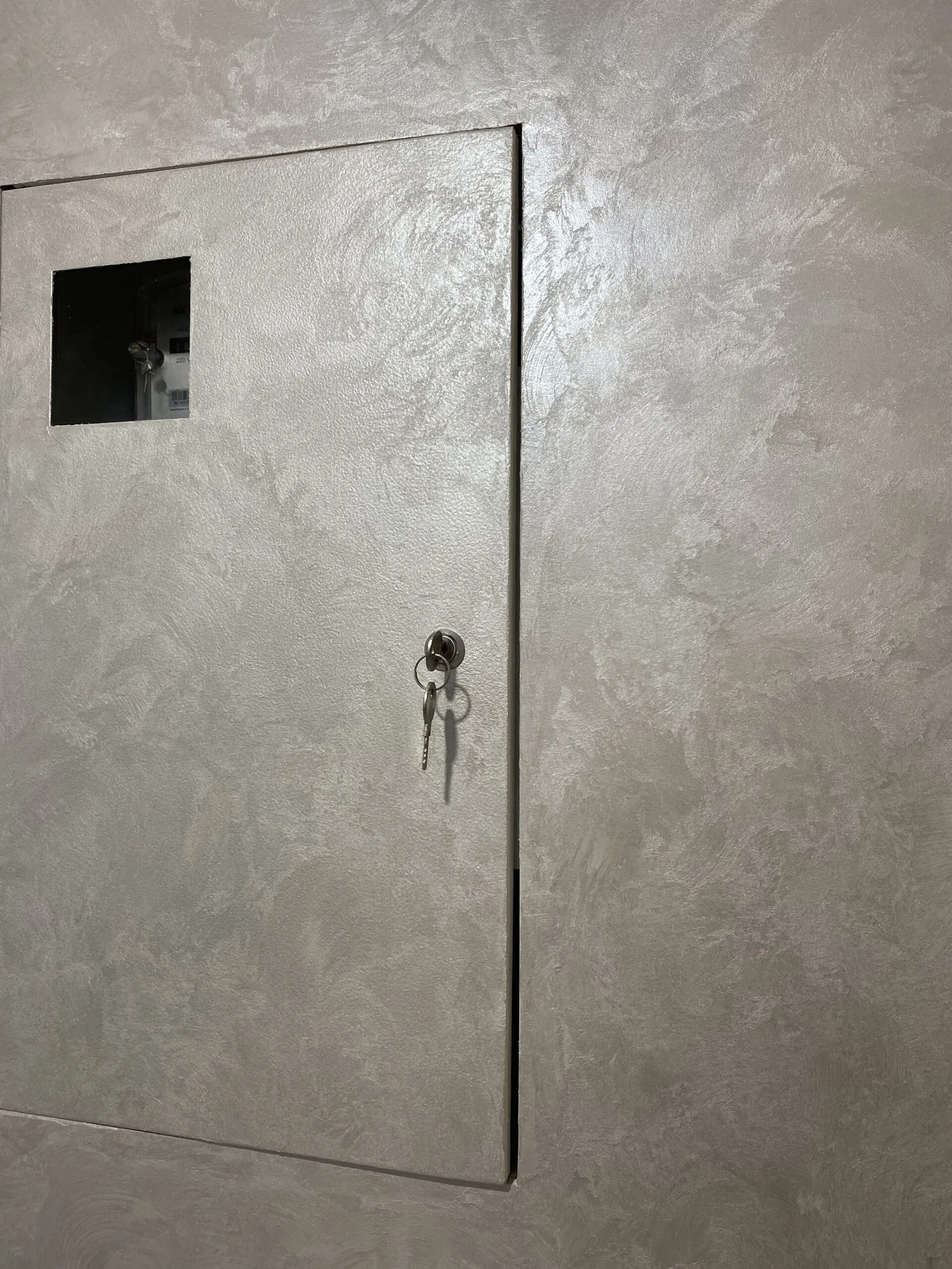 Venetian plaster accent wall in a Pennsylvania home by DecoMaster