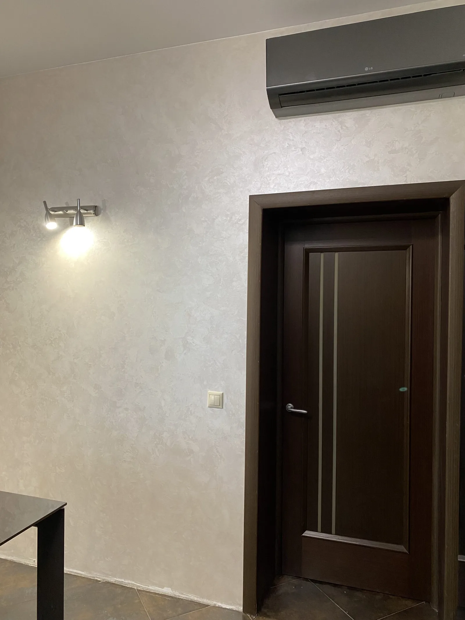 Lime wash plaster wall with natural texture by DecoMaster